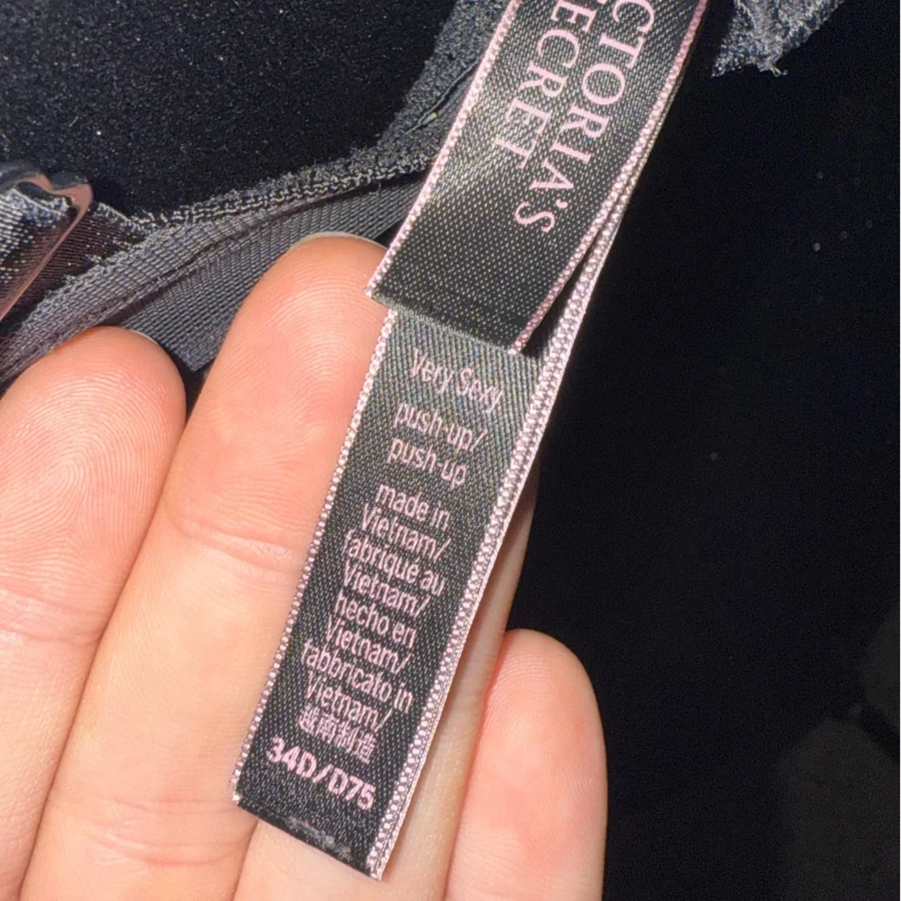 Victoria’s Secret push-up bra🖤